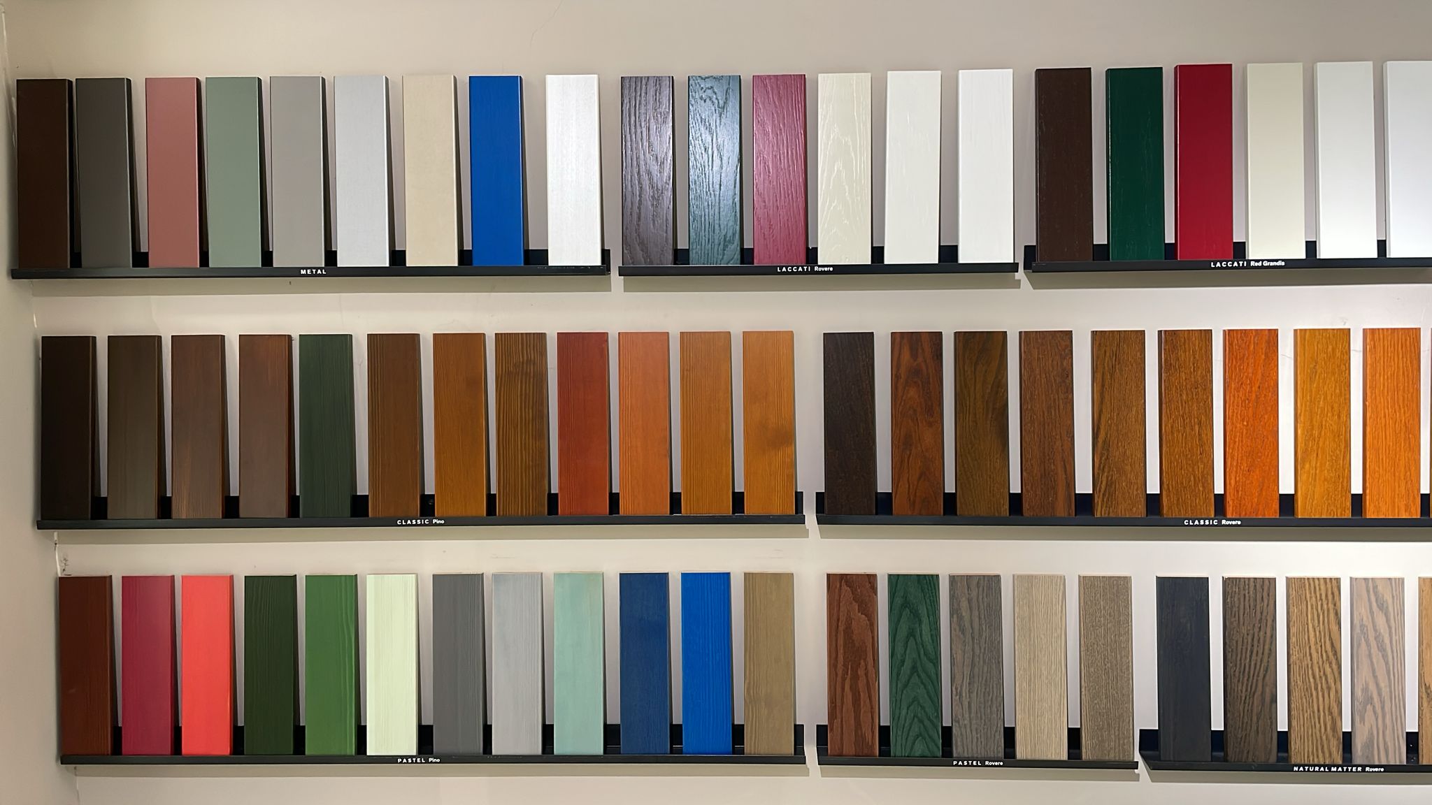 Confronto tra materiali per infissi: legno, legno-alluminio, PVC e alluminio